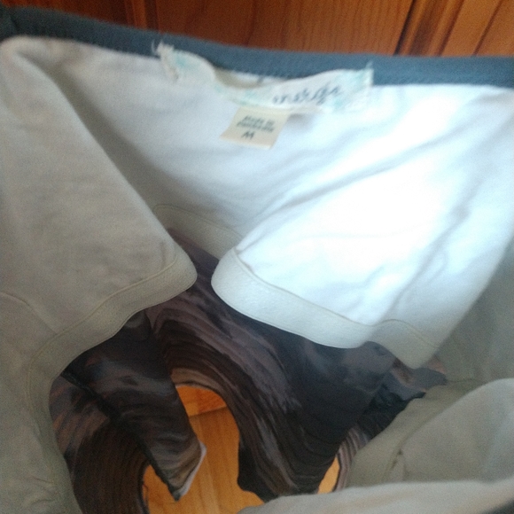 🌻3/$30 Multicolored frill tank - Picture 2 of 3